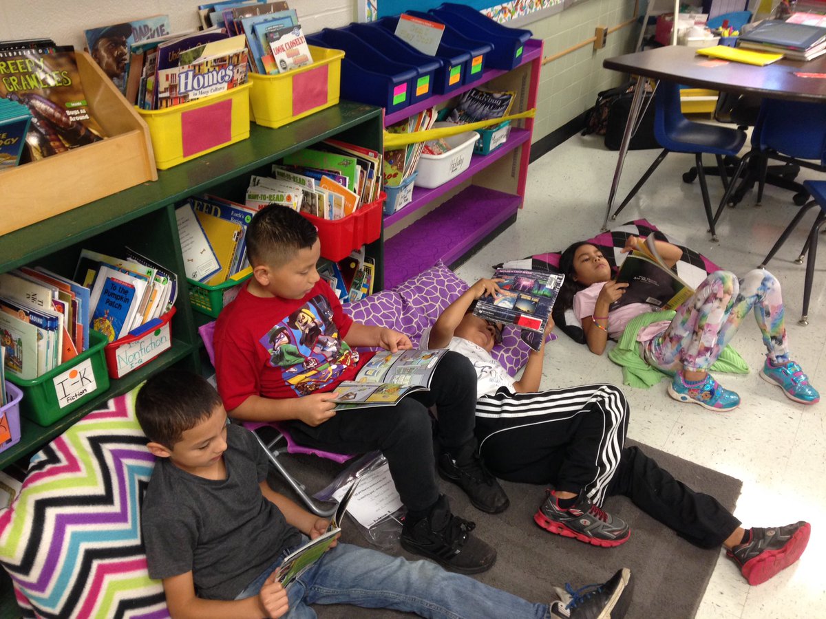 Chel_Brad's tweet photo. Reading as if books were gold! #Gatorsdeserveit @GuilfordEle https://t.co/rff62cVymh