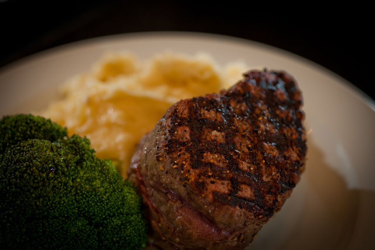 Dantannas's tweet image. Start your week off on the right foot with a thick and juicy steak, cooked to perfection. #DantannasSteak #SteakLovers #EatSteak