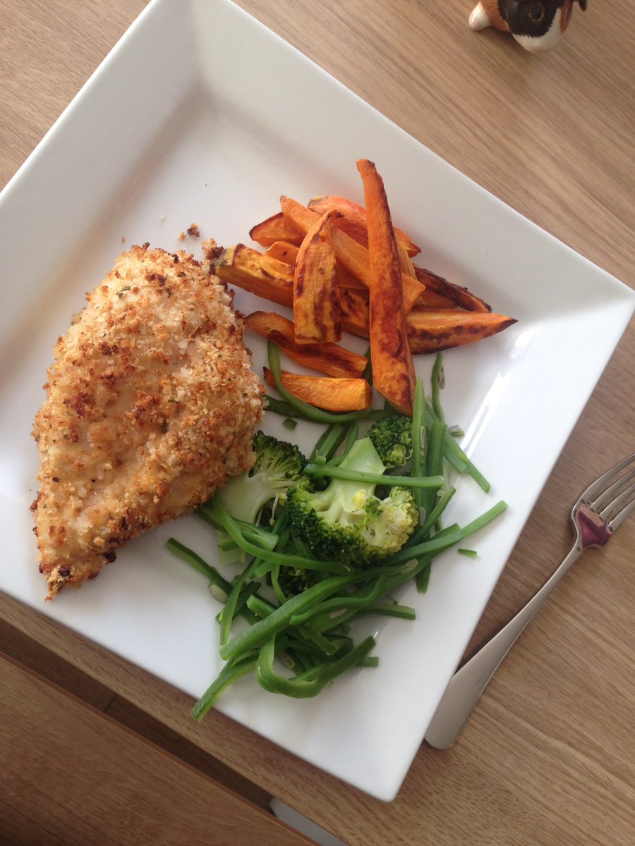 aimee_9339's tweet photo. #hairybikers  @HairyBikers #hairybikersrecipe made the hairy bikers crispy chicken with sweet potato fries for the family tonight x https://t.co/vNTh29Gy1r