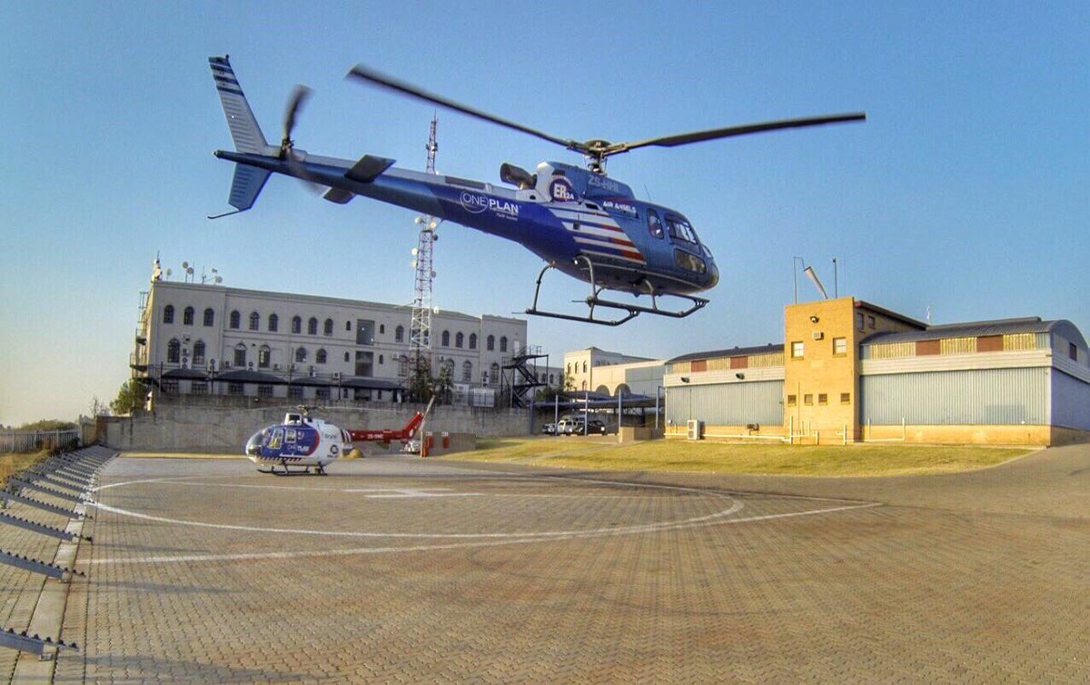 AirAngels4's tweet photo. ER2 on finals arriving back at base after a transfer from Highveld Mediclinic, Secunda to Milpark Hospital, Johannesburg. @OnePlanHealth https://t.co/mvY80hQNHr