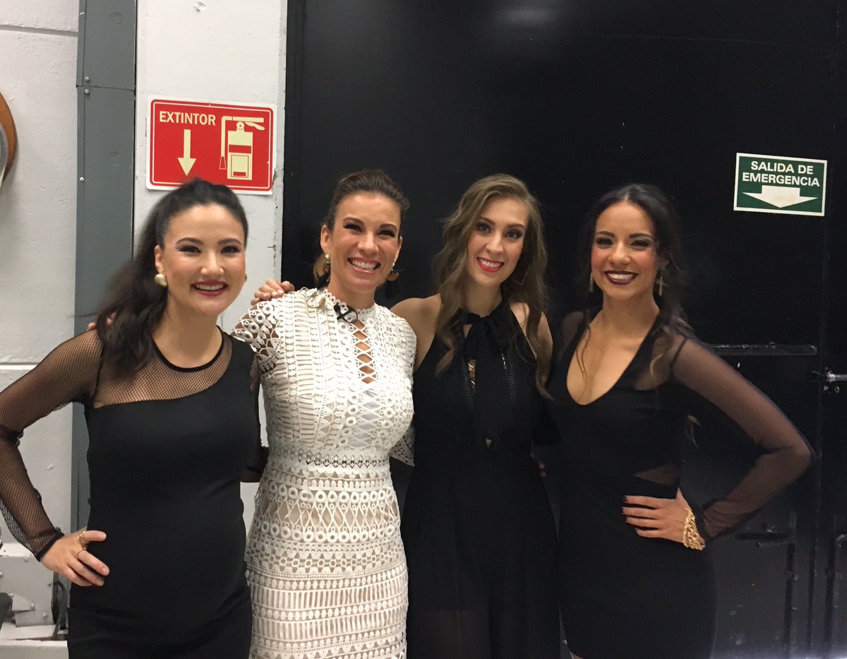 EllasOficial_'s tweet image. Gracias @VengaLaAlegria por invitarnos a ser parte del #HomenajeAJuanGabriel 🖤🖤🖤 Y gracias @LOBmoda por los outfits 😍