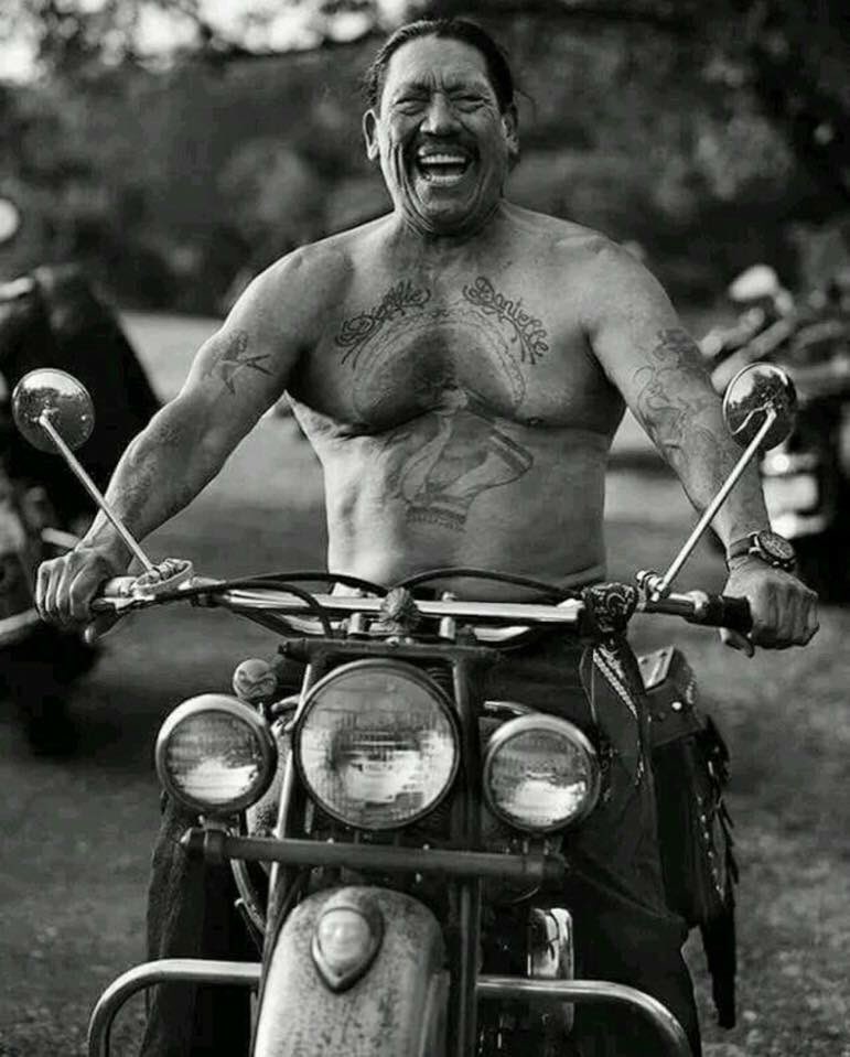 Let's kick this week's ass! Happy Monday https://t.co/jWiTZ7N8Me