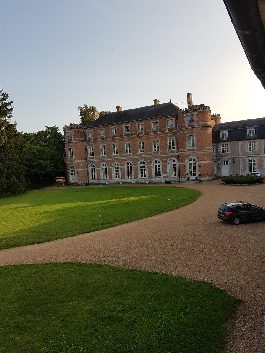 Heliotropichels's tweet photo. For the last night of #roadTrip a chateau to oneself is really the only way @chateaudenonville #Luxury #perfectwelcome #familysuite https://t.co/pVMLy69B4P