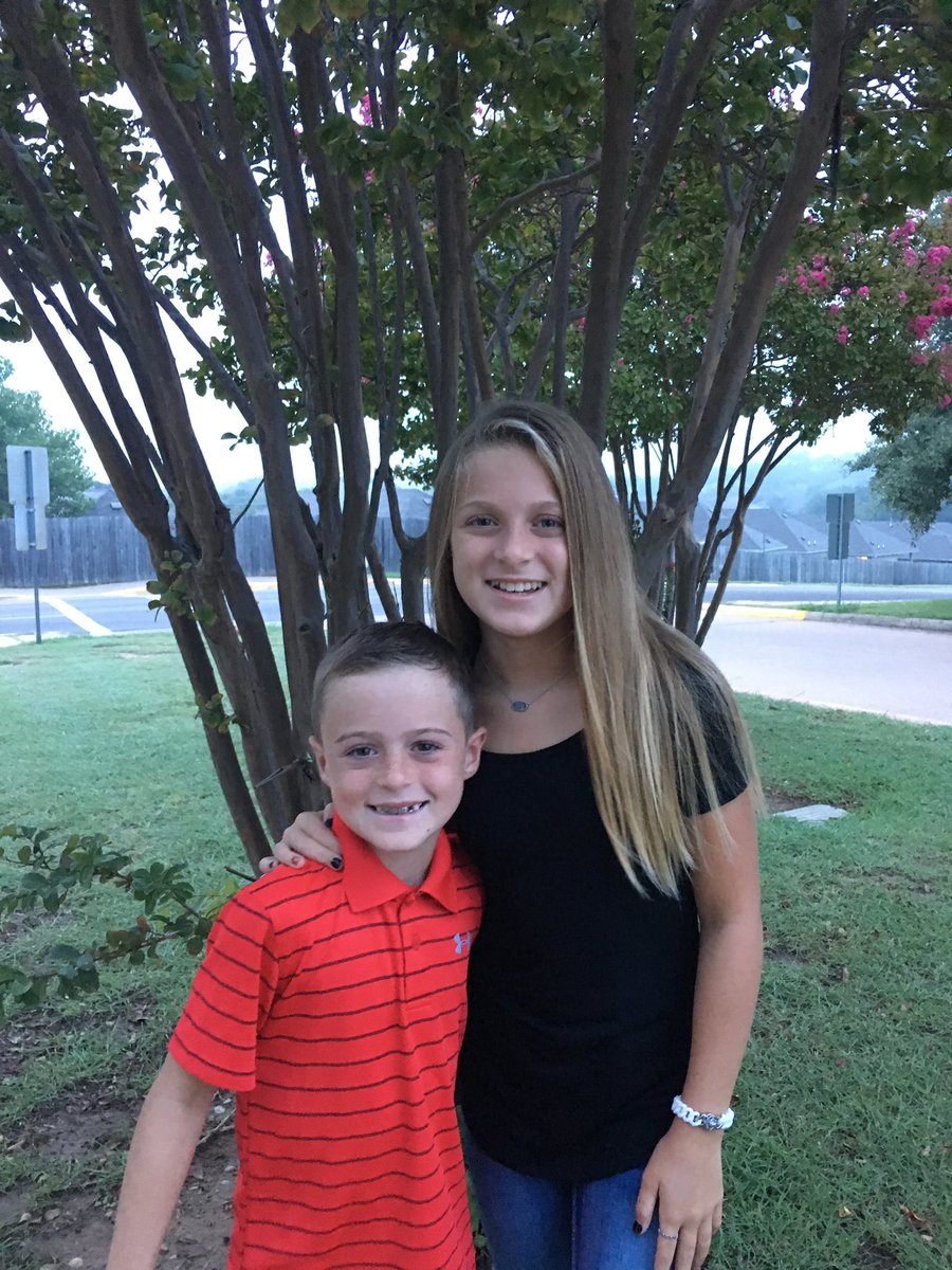 jennspinello's tweet photo. First day as a 3rd grader and 7th grader ♥️ #FirstDayRoo https://t.co/G2zcOyTwWd