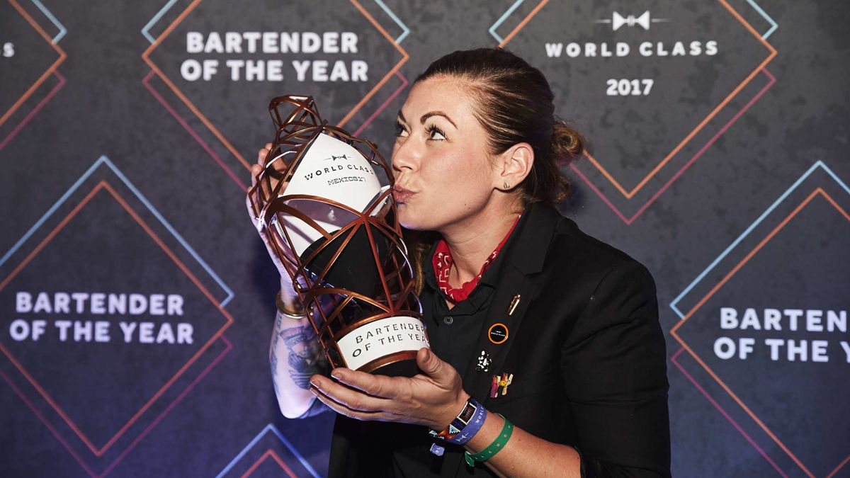 CanalBoxMov's tweet photo. Conoce a la canadiense que logro convertirse en la mejor #Bartenender del mundo en el World Class Bartender  2017. https://t.co/ypoLYcZwfu https://t.co/5cza7PvBg1