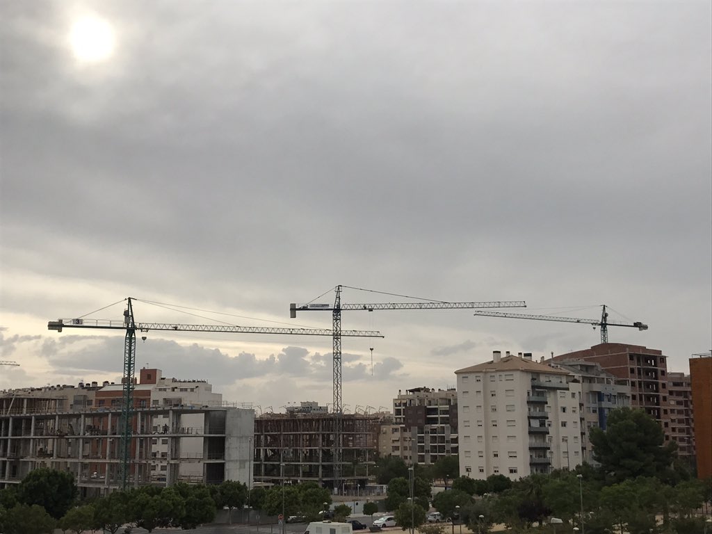 ML_RealEstateSI's tweet photo. Vuelven las #gruas a #Murcia! #construccion #inmobiliaria #RealEstate #residencial #nortedeMurcia #JC1 https://t.co/C6VTShfCKd