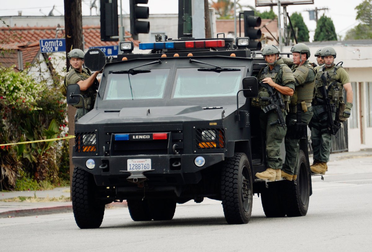 .@POTUS will reportedly roll back limits on military gear for police. bit.ly/2vlv5Xi https://t.co/YstNJS141j