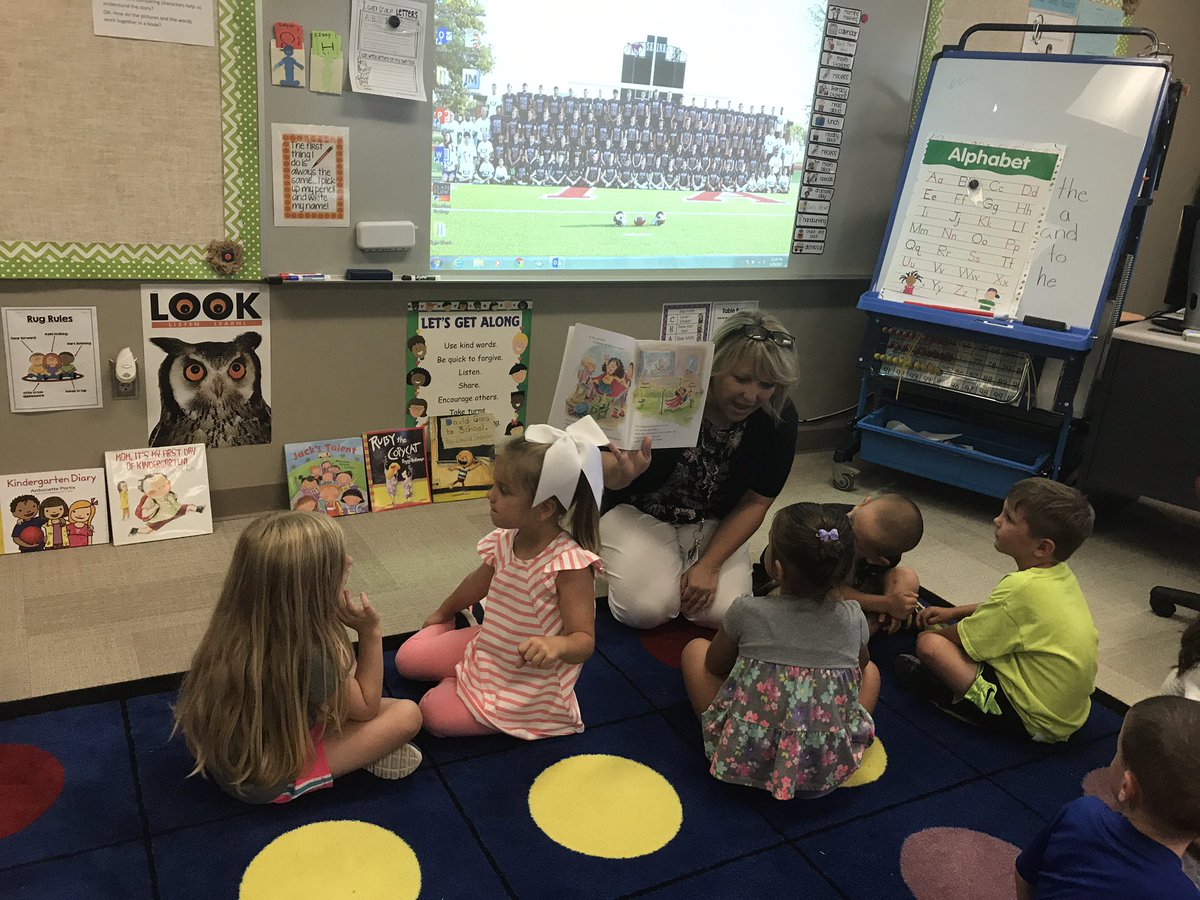 Munsell's tweet photo. Kindergarten students turning and talking about the character's adventure.  #HeusnerPride https://t.co/C1JWGAxlU7
