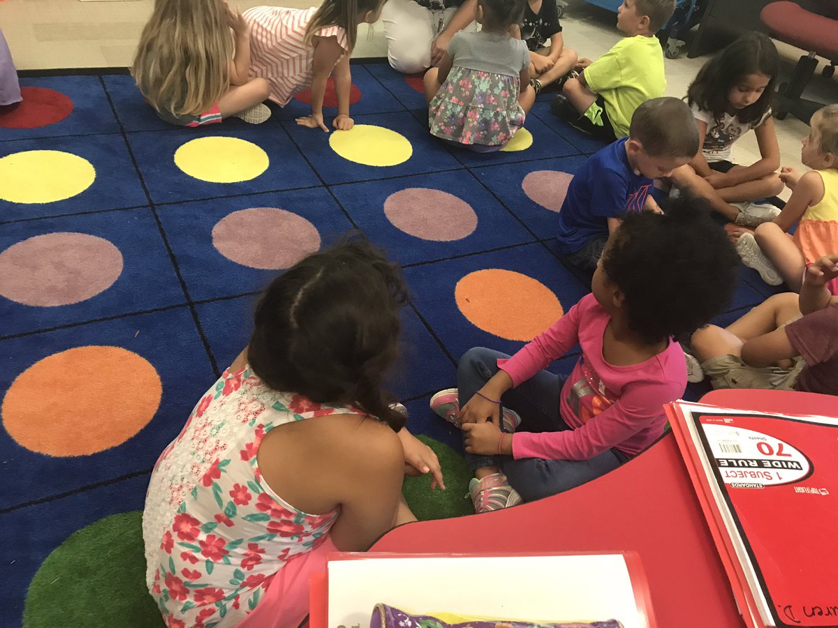Munsell's tweet photo. Kindergarten students turning and talking about the character's adventure.  #HeusnerPride https://t.co/C1JWGAxlU7