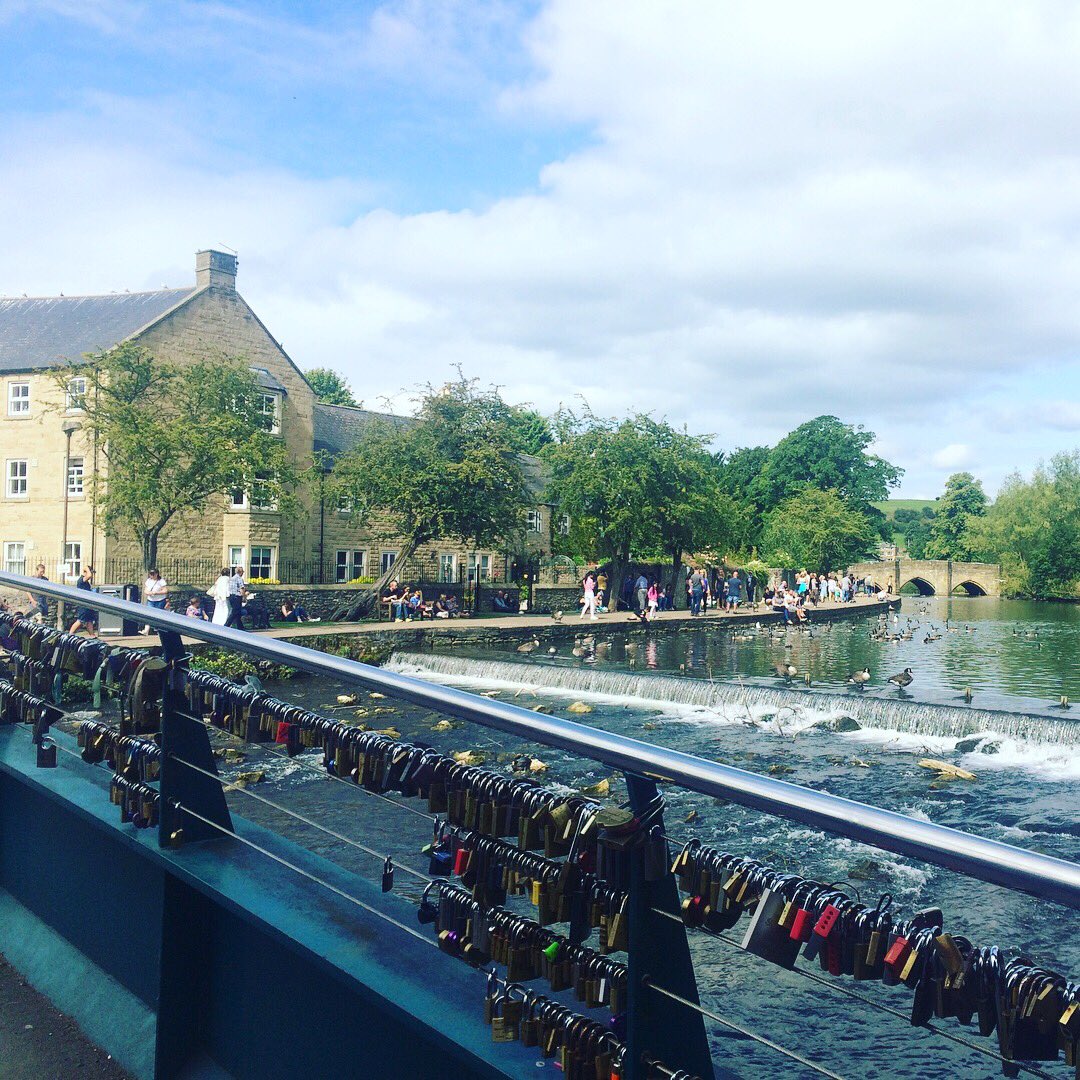 hope_laverick's tweet photo. Bakewell is sooo beautiful😍🌞🏞 #Bakewellbridge #Bridgeoflocks https://t.co/7FQlwniwkY