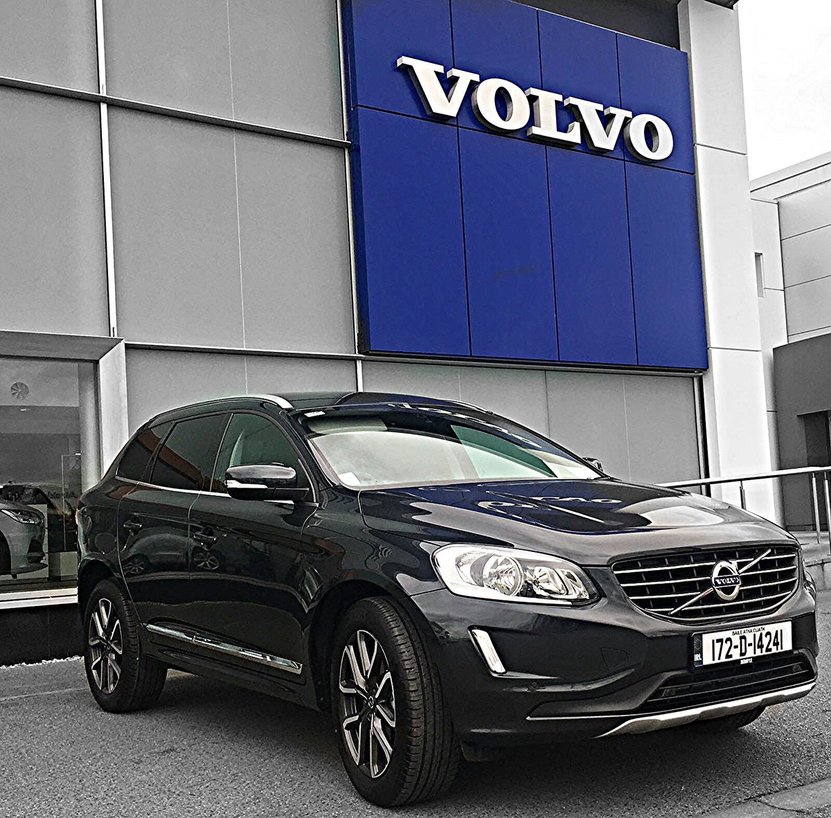 VolvoJoeDuffy's tweet photo. Massive savings on our 172 Saville Grey XC60

Save a whopping €6,650, now only €43,995!!

📞 018701409 https://t.co/CN7MJ6dgf1