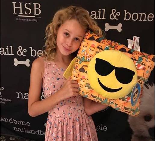 OGPillowPets's tweet image. Look what @rubyroseturner picked up at @TigerBeatNow #TeenChoiceAwards gift suites: ow.ly/w6Oc30eJnOF #PillowPets #HollywoodSwagBag
