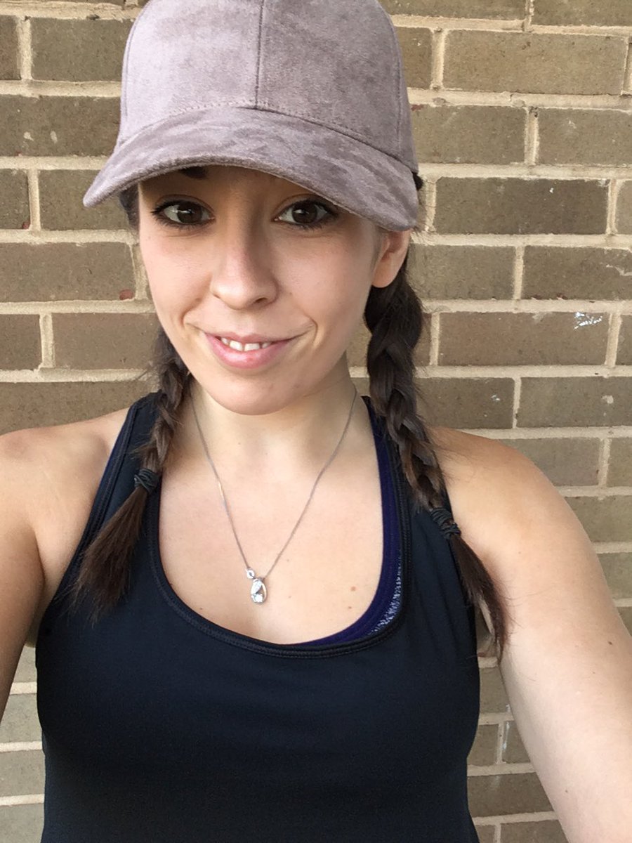 LittleAbsTone's tweet photo. Ready for the padel sesh yesterday #fitness #padel #thisgirlcan #healthy #Sports #SunsOutGunsOut https://t.co/ABctRx55mq
