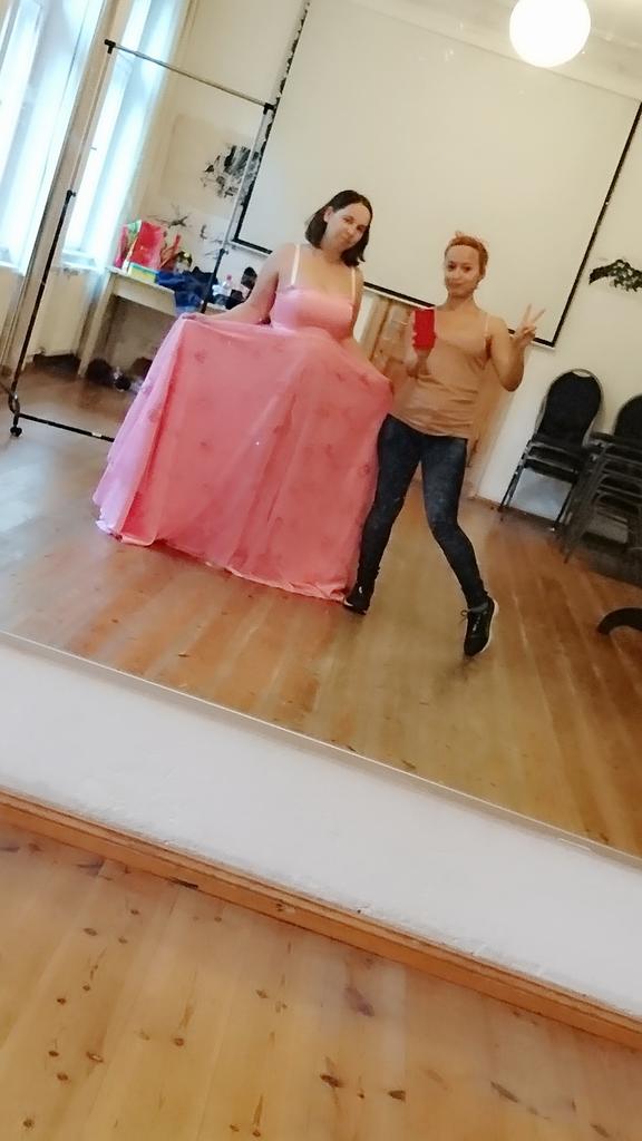NelsaCosplay's tweet photo. Nach dem Perücke basteln wird nun fleißig mit @Nurimonster fleißig geübt #wcs2018 #minimoonies https://t.co/lqpPqXQXj8