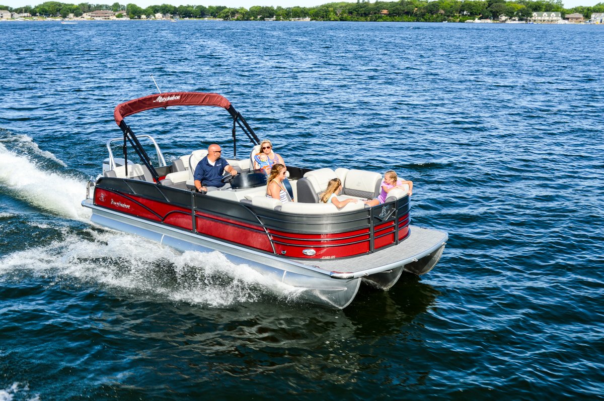 viaggiopontoon's tweet photo. Powering through the week with our #Skye SR! Would you take this Tri-Toon for a ride?? #PontoonFun #MistyLife https://t.co/iVxZRo7eIZ https://t.co/X6N2ichxVc