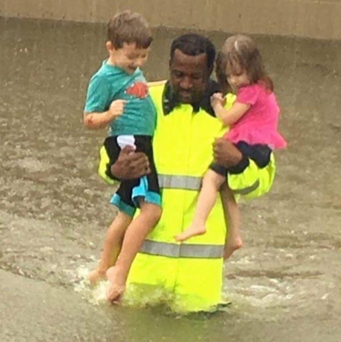zillaG's tweet image. Now THIS is the America I know!  #HoustonStrong #endracebaiting