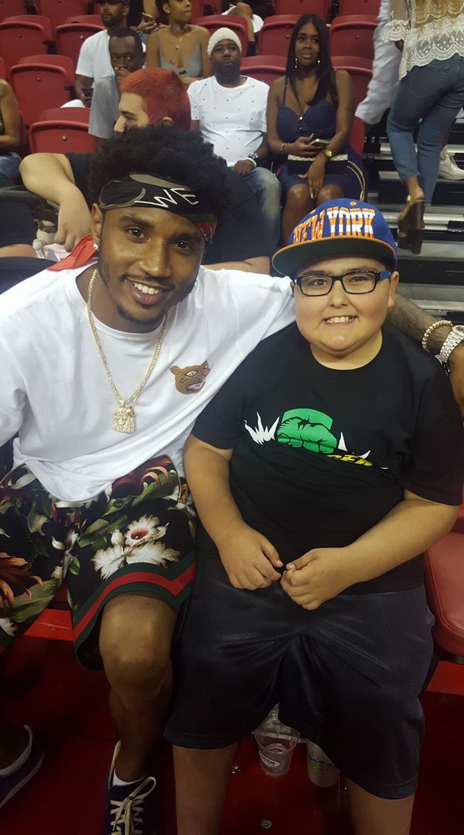 ItsAngiekins's tweet image. Thank you @TreySongz, my little brother was so happy. To read more about my brother's battle with cancer go to: bit.ly/2vyIes4