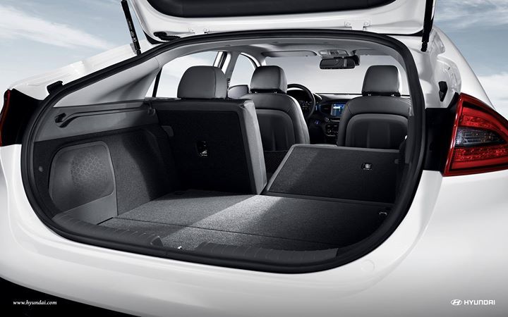 HyundaiTT's tweet photo. There’s no need to compromise on trunk space in order to be fuel efficient. With the IoniQ Hybrid, you don’t have to!
#DriveHyundai #DriveI… https://t.co/po45imrM5w