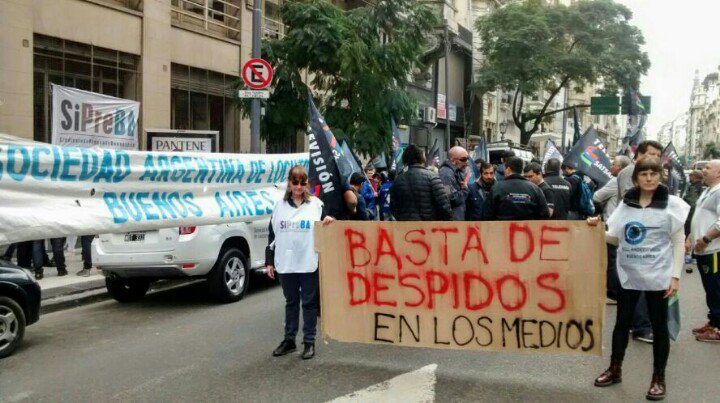 AHORA MOVILIZACION EN EL MTSS CALLAO POR DESPIDOS MASIVOS EN ROCK&amp;POP Y SPLENDID