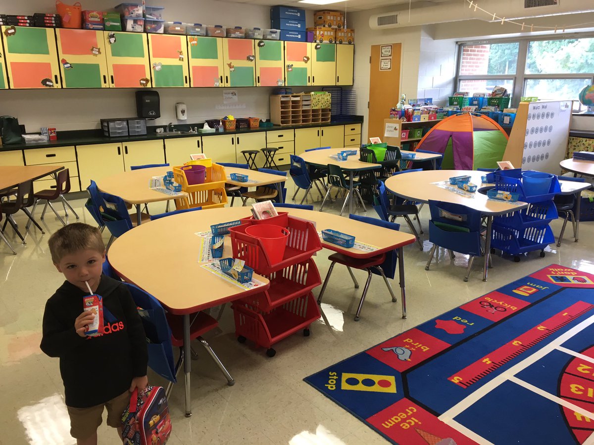 mrsbaechtle108's tweet photo. #ClassOf2030 - are you ready for orientation tomorrow 5pm-7:30pm? My own cub helped me finish up our classroom today! #NYCSDStory #herewego https://t.co/RY117xN5AK