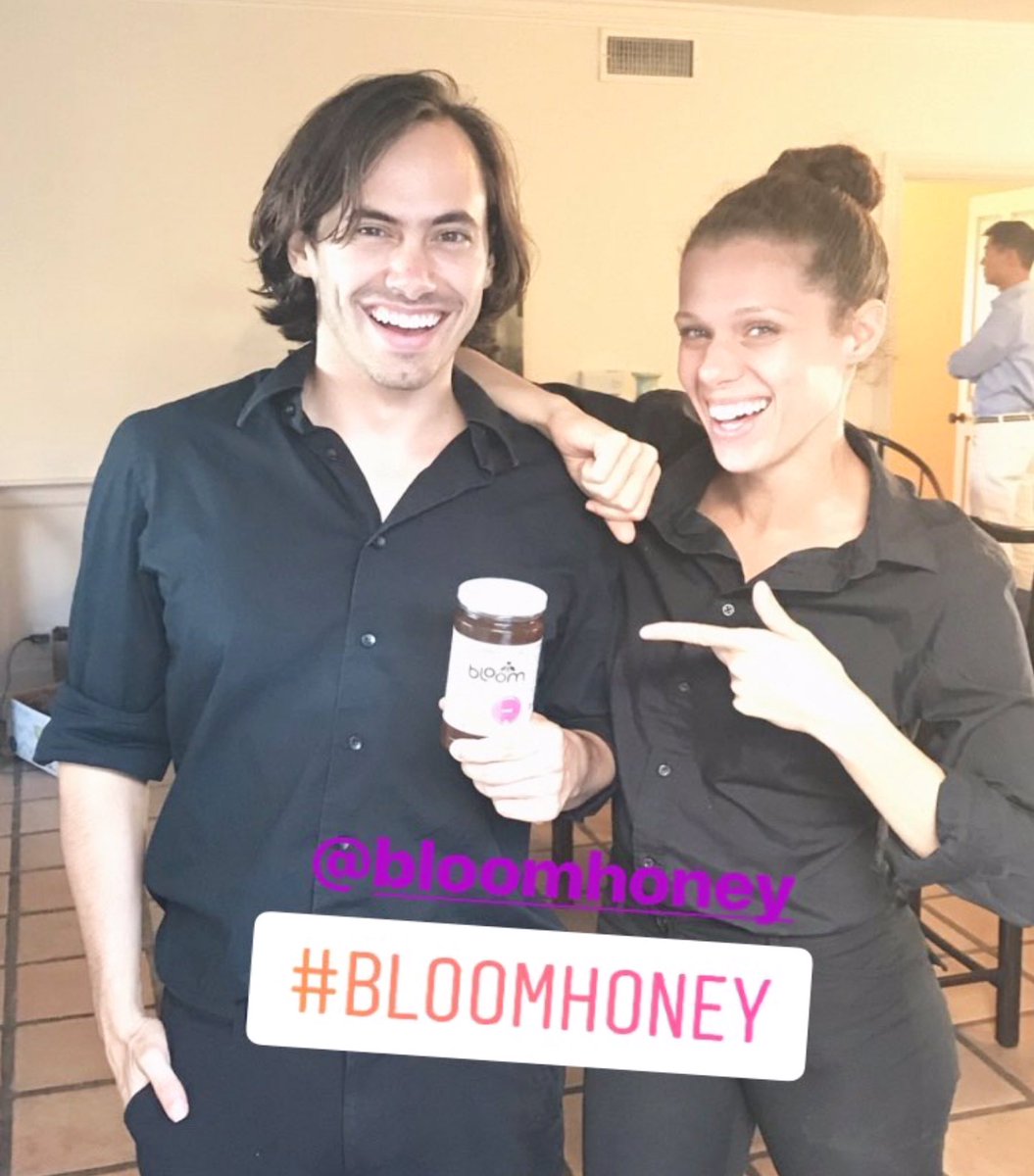 BloomHoney's tweet photo. Sunday funday yesterday promoting #bloomhoney with #LA #MBAs in #malibu #GoBruins ☀️ https://t.co/Yd4m8nMzKC