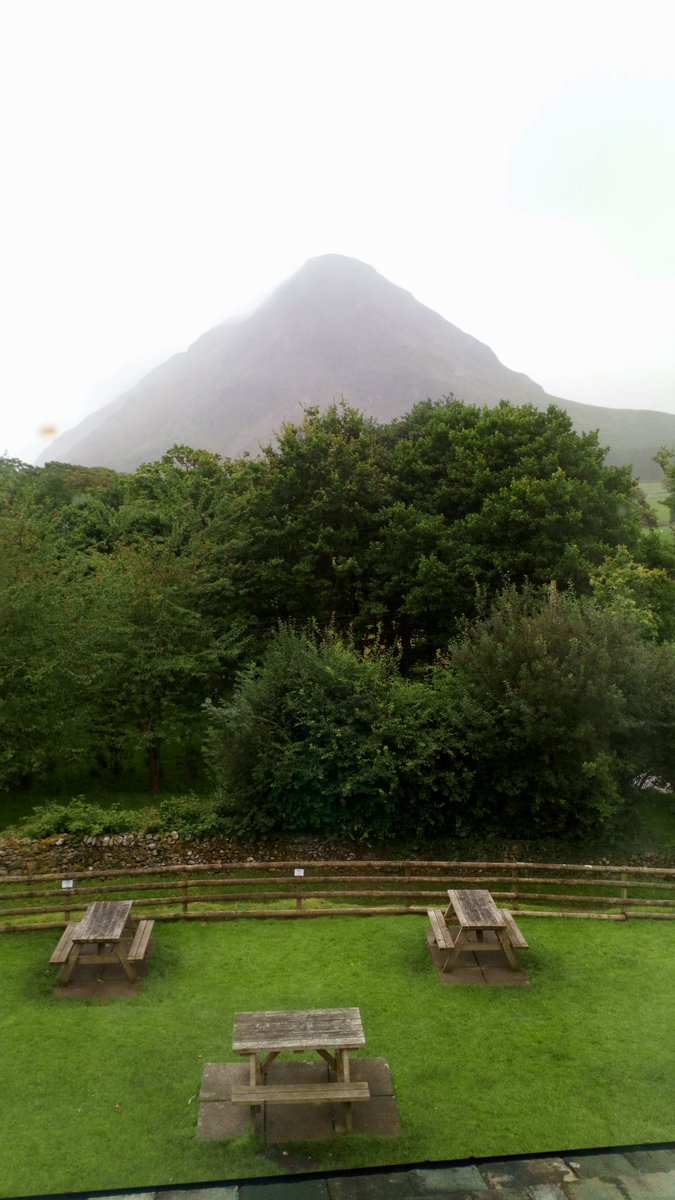 NeilLumsden's tweet photo. While much of the Southern half of the country enjoys sunshine, the weather in the Lake District is typical of a Bank Holiday #ukroadtrip https://t.co/pWtPqP2xFq