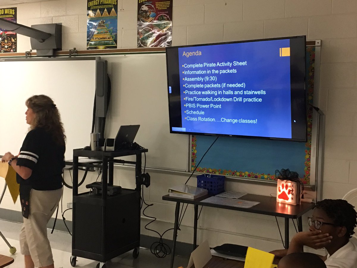 BladenCountySch's tweet photo. #bcsfirstday17 at Elizabethtown Middle. Students on task on day one. https://t.co/j9YRMQ3hTV