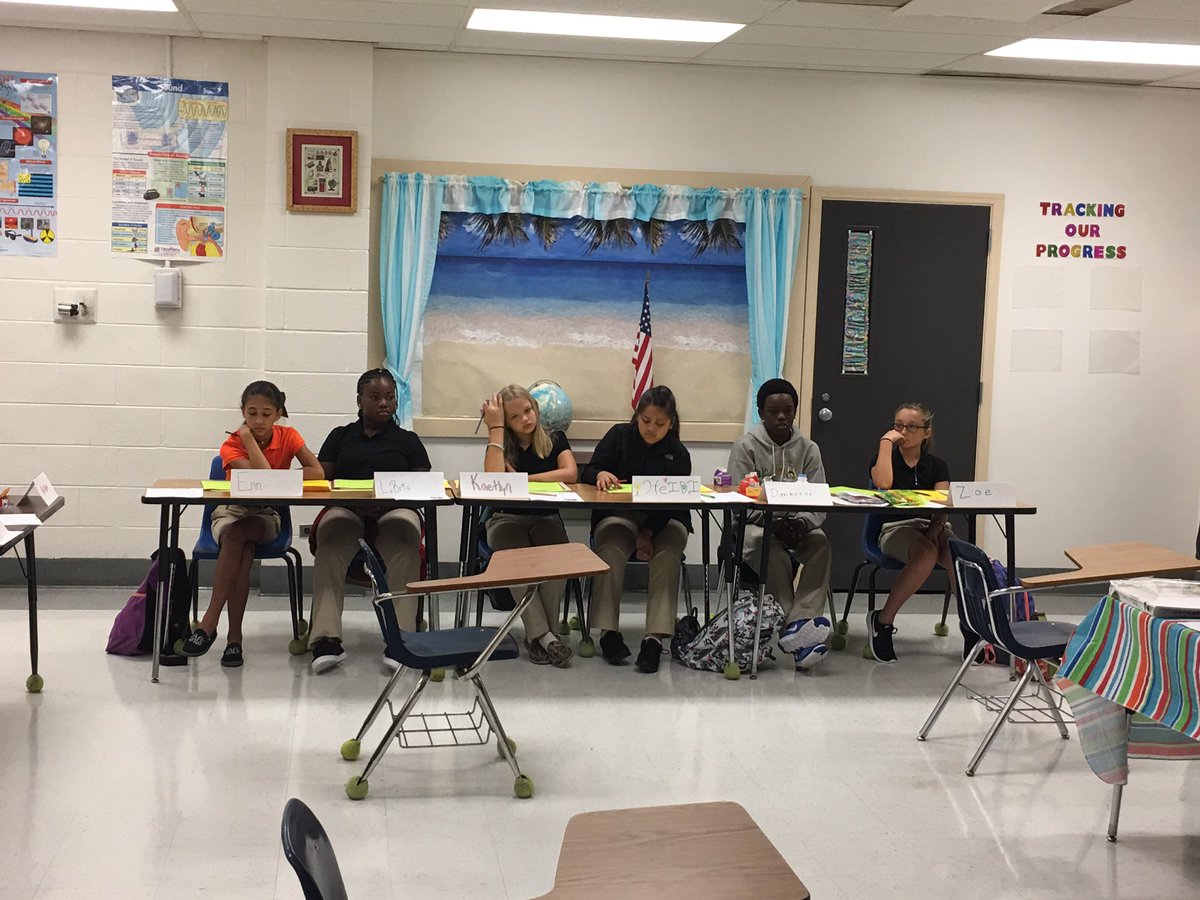 BladenCountySch's tweet photo. #bcsfirstday17 at Elizabethtown Middle. Students on task on day one. https://t.co/j9YRMQ3hTV
