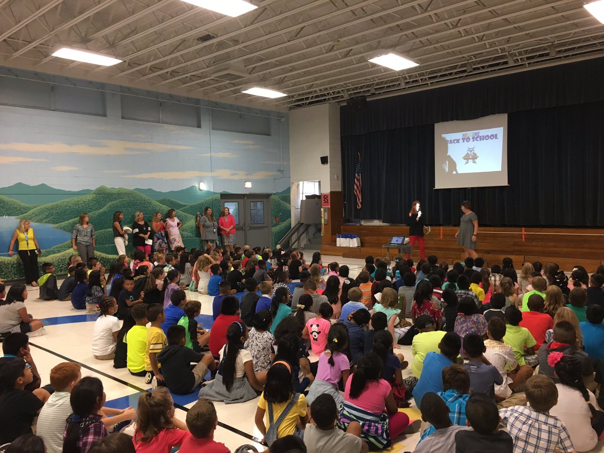MrDboykin's tweet photo. Wonderful assembly at FHES.... somebody brought a dragon! #fheshuskies https://t.co/rIJ774dWKR