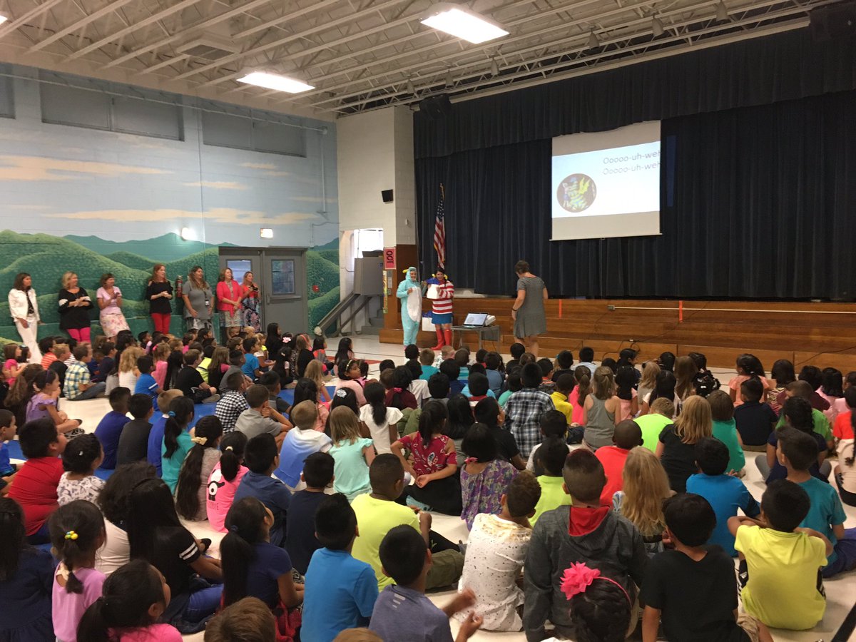 MrDboykin's tweet photo. Wonderful assembly at FHES.... somebody brought a dragon! #fheshuskies https://t.co/rIJ774dWKR