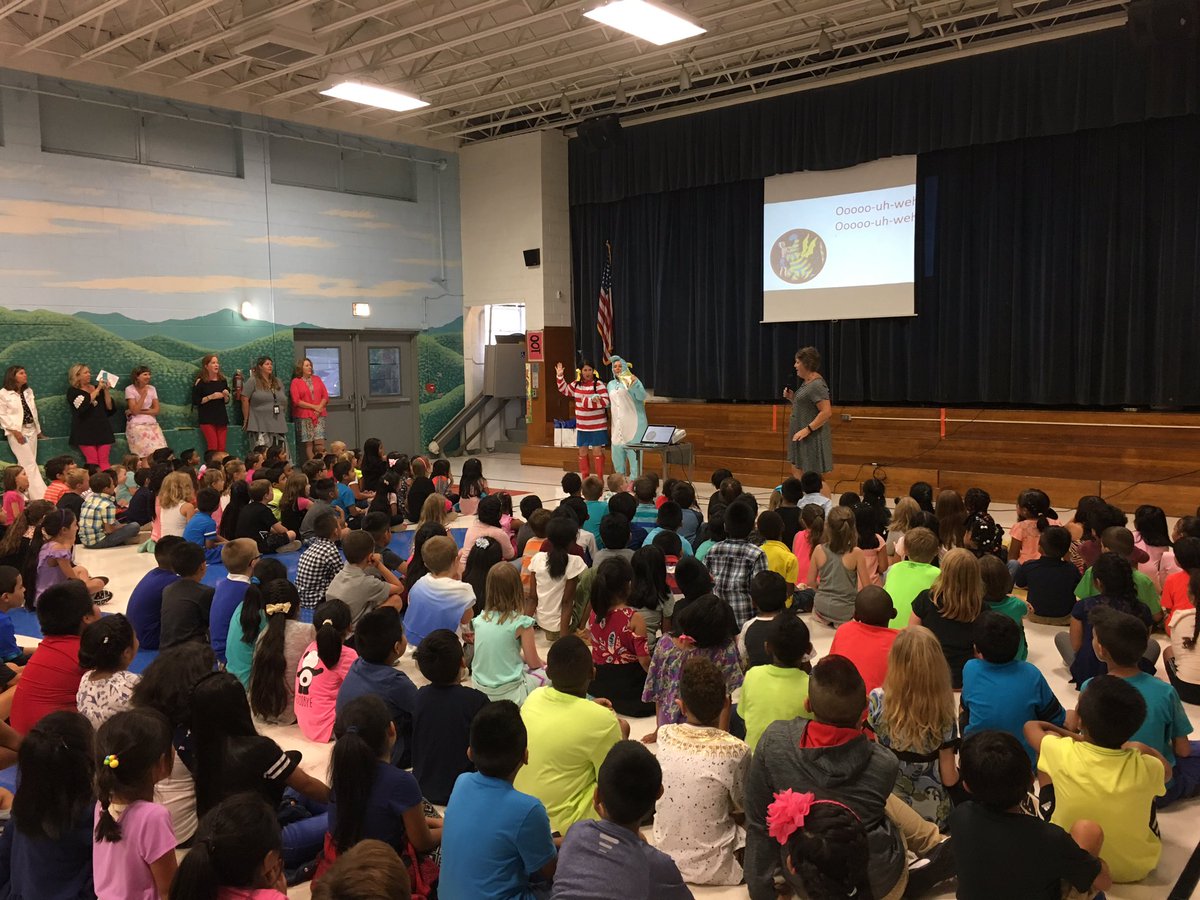 MrDboykin's tweet photo. Wonderful assembly at FHES.... somebody brought a dragon! #fheshuskies https://t.co/rIJ774dWKR