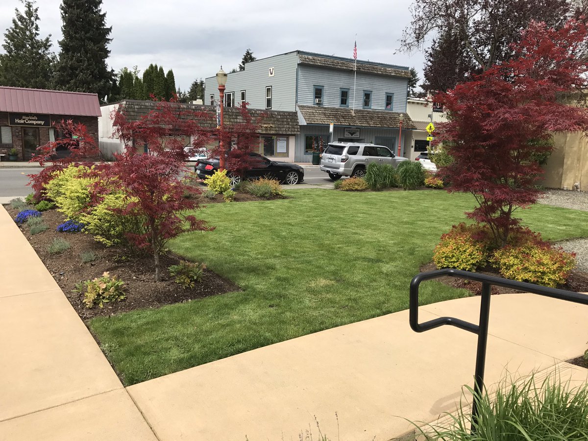 Whats Better than a beautifully kept office? #LawnPride #MalonesLandscape #grass #landscape #Beauty