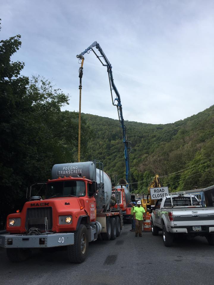 DLNHC's tweet photo. Beautiful morning on the Mansion House Bridge worksite! First of eight loads of concrete for west side abutments arriving on time. https://t.co/QQuDRx5WHw