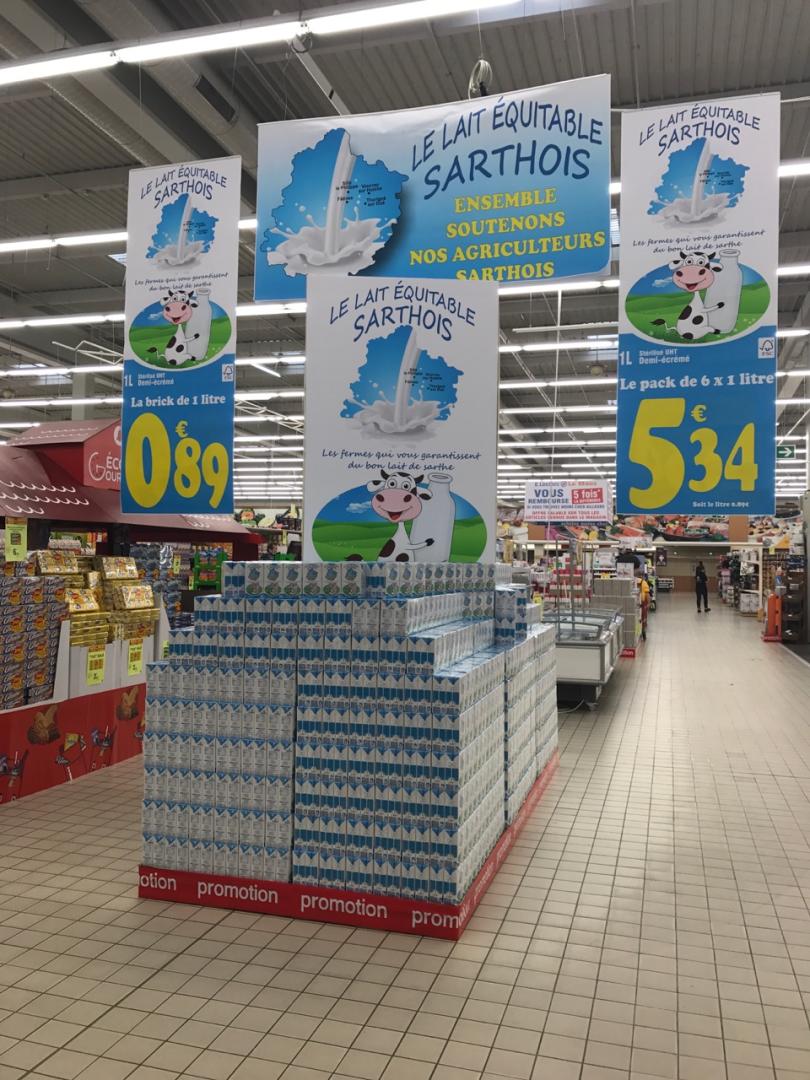 Equilait72's tweet photo. Aujourd'hui lancement du 1er lait 100% sarthois et 100% équitable ! @Equilait72 #CeuxQuiFontLeLait #lait #sarthe #equitable https://t.co/uSm6cLzZrF