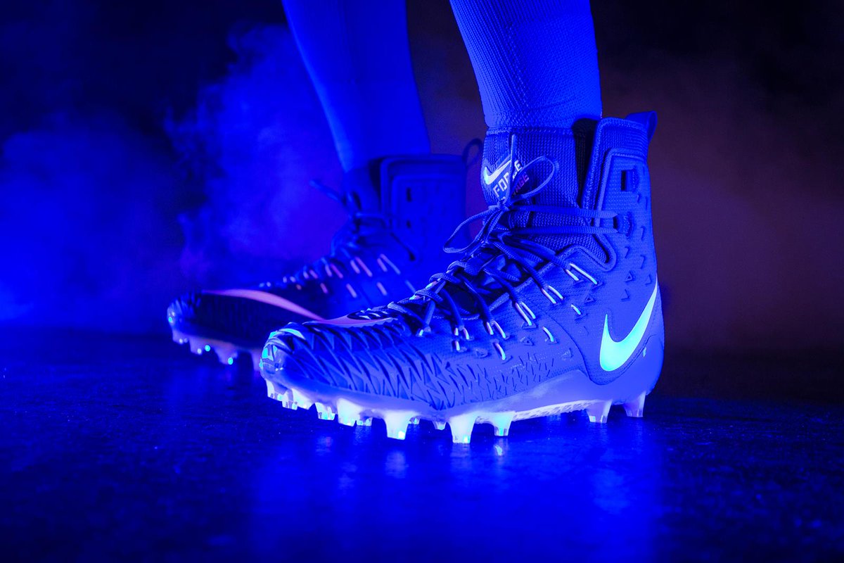 GatorsFB's tweet photo. #ColorRush 💯

#MICHvsUF 〽🐊

Details via @Nike &amp; @GatorsEquipment ➡ https://t.co/G4cPWPLf13

#Swamp17 #ColorRush https://t.co/Fzncyag4Zt