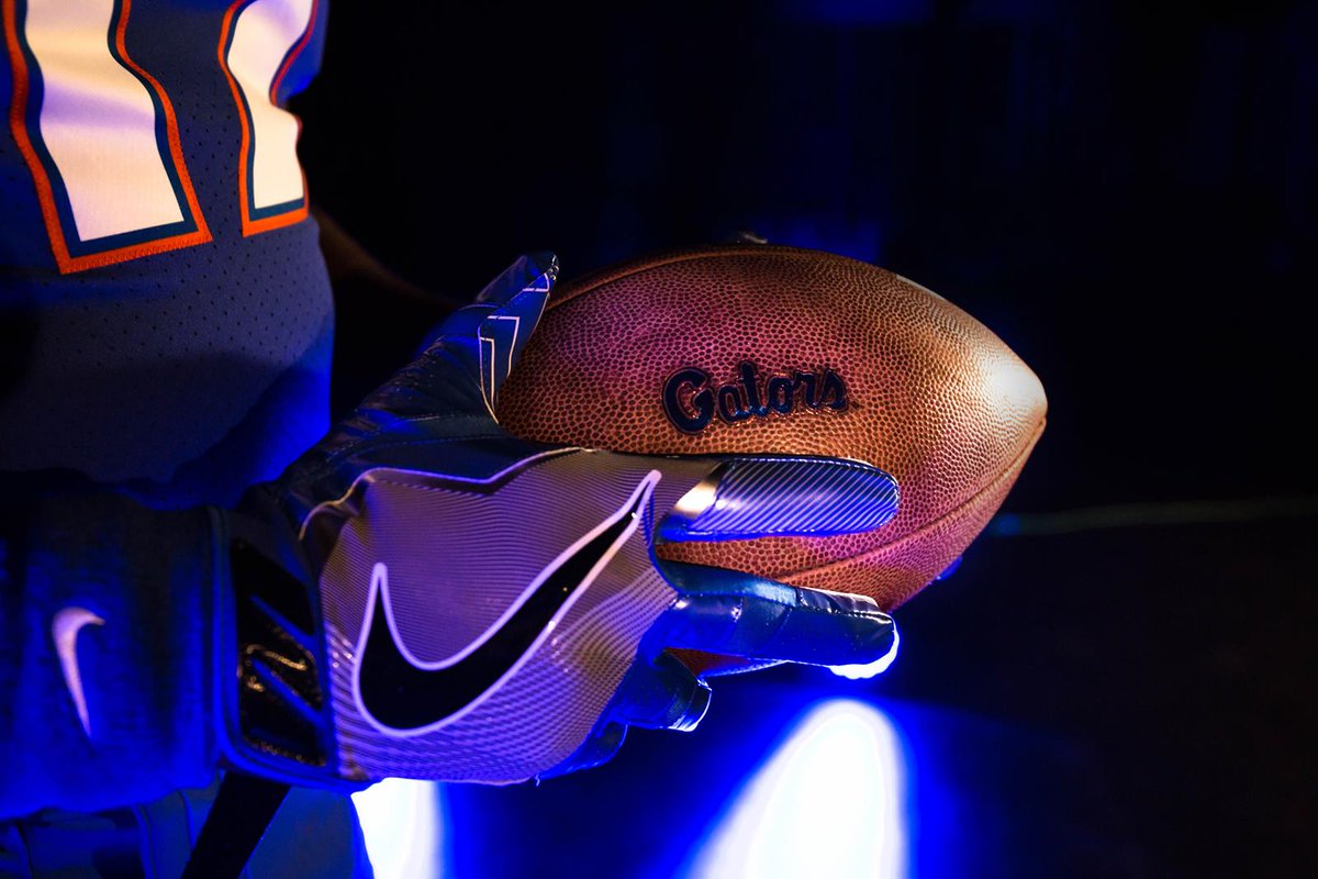 GatorsFB's tweet photo. #ColorRush 💯

#MICHvsUF 〽🐊

Details via @Nike &amp; @GatorsEquipment ➡ https://t.co/G4cPWPLf13

#Swamp17 #ColorRush https://t.co/Fzncyag4Zt
