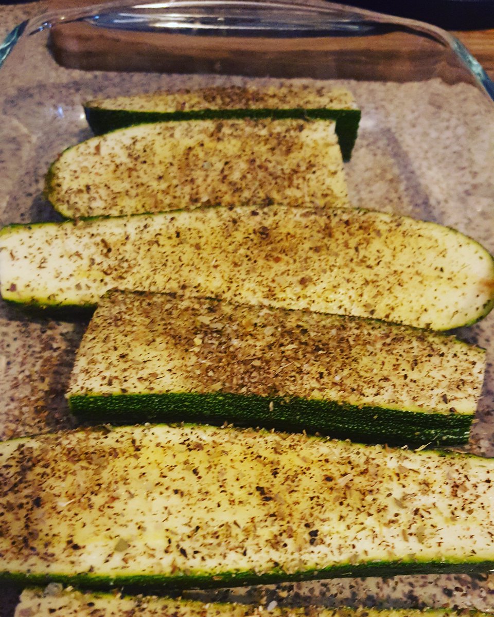 NO OIL #steamed #salmon #roasted #italian #inspired #courgettes #mushroom #tomato #fresh #orgainc #salad #healthylifestyle #HealthyEating  😎