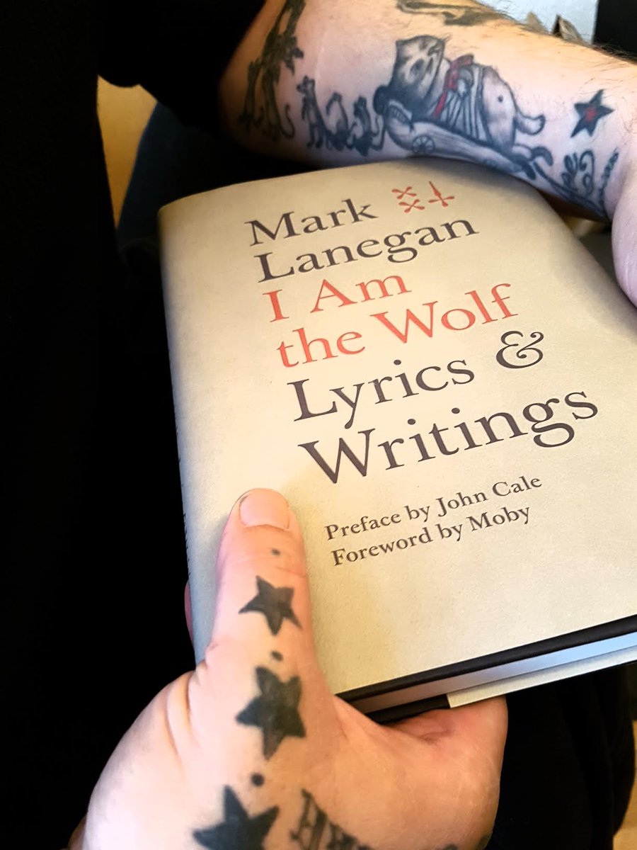 iANbluedog69's tweet photo. #MarkLanegan #Finally #iamthewolf #UPSRules
After 20+ years, 1 pre-order, 1 new order and 1 cancelation
It finally arrived.
Thank Lord UPS https://t.co/KN8cRPZjqq