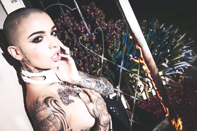 Heading to Vegas right now with camera equipment who wants to shoot some stuff!? https://t.co/qLxpEF<a href="/tag/murderthebutthole"class="tags"><span>#murderthebutthole</span></a>