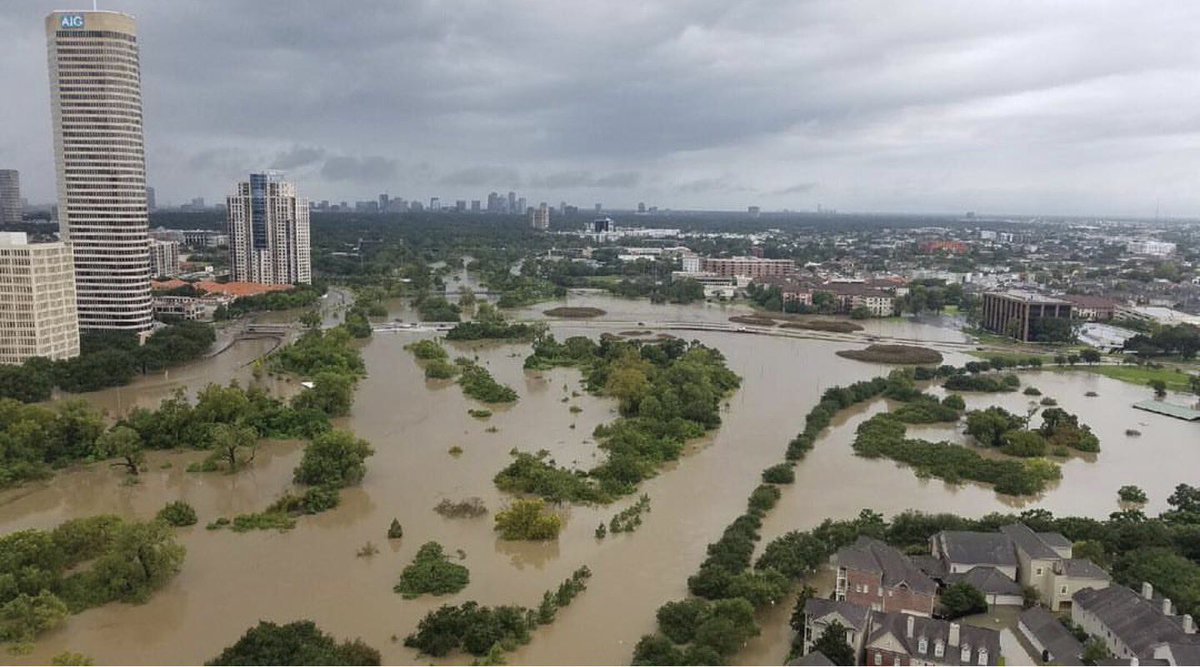 hunterpence's tweet photo. Pray for Houston https://t.co/ccDgFSb3ly