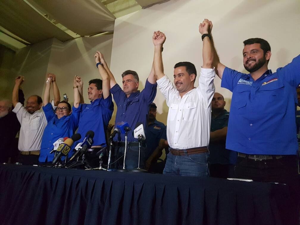 PanchoPerezLugo's tweet photo. En Carabobo sellamos #Unidad @ylidio y @partidoUNT vamos con todo @afeolacruz ha derrotar a Maduro  recuperaremos a Venezuela! #VamosPaLante https://t.co/Kb00AN3Lg0