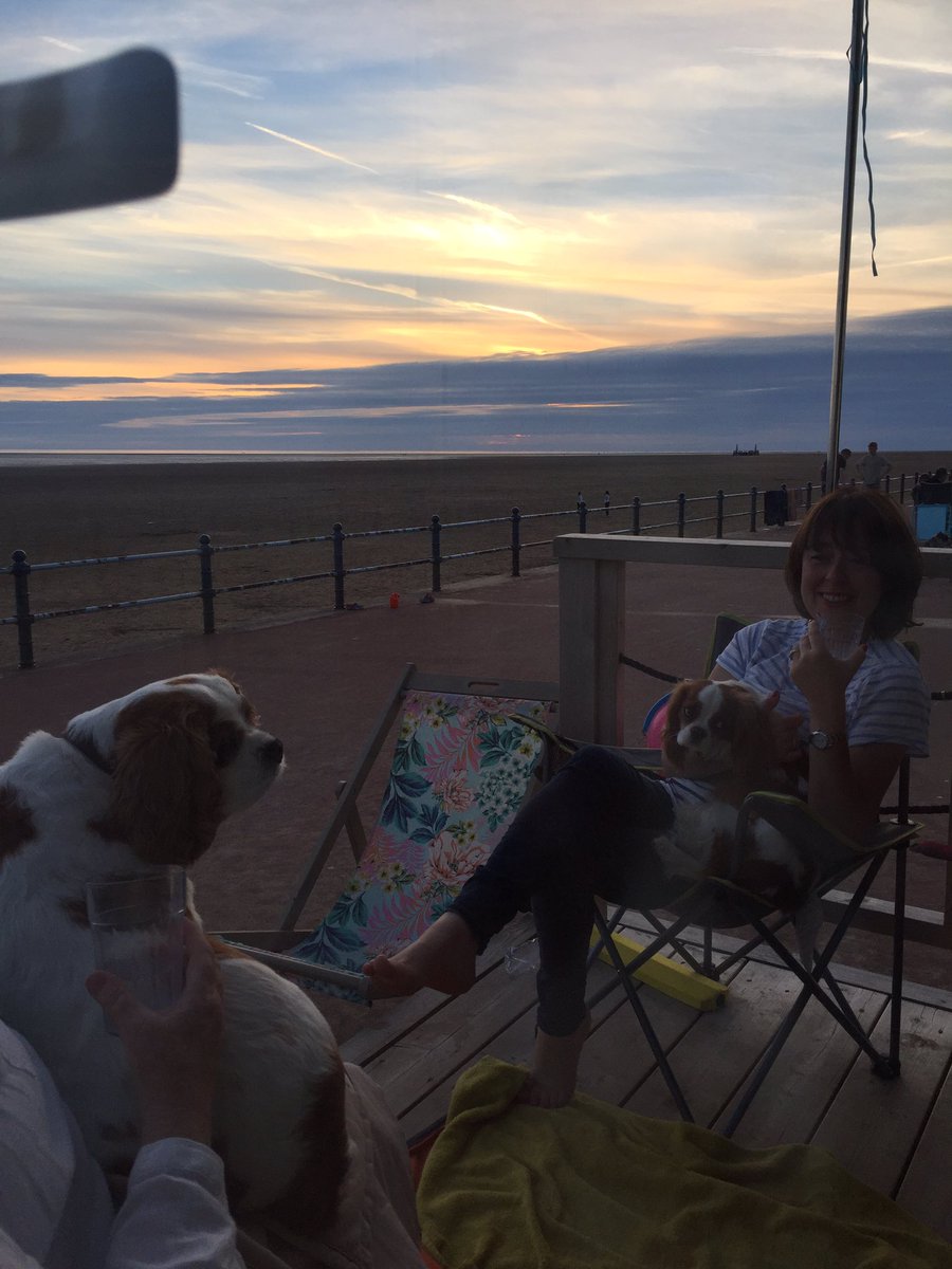 RosieKcavalier's tweet photo. Beachy hut sunset snug and warm #chippysupper 😀😀😀🏖😋😍😍😍@MsRoseCavalier @Price27P @uk_mchale @Carlisle_x @harveybones @lottieandnic https://t.co/pRNSJ86wVz