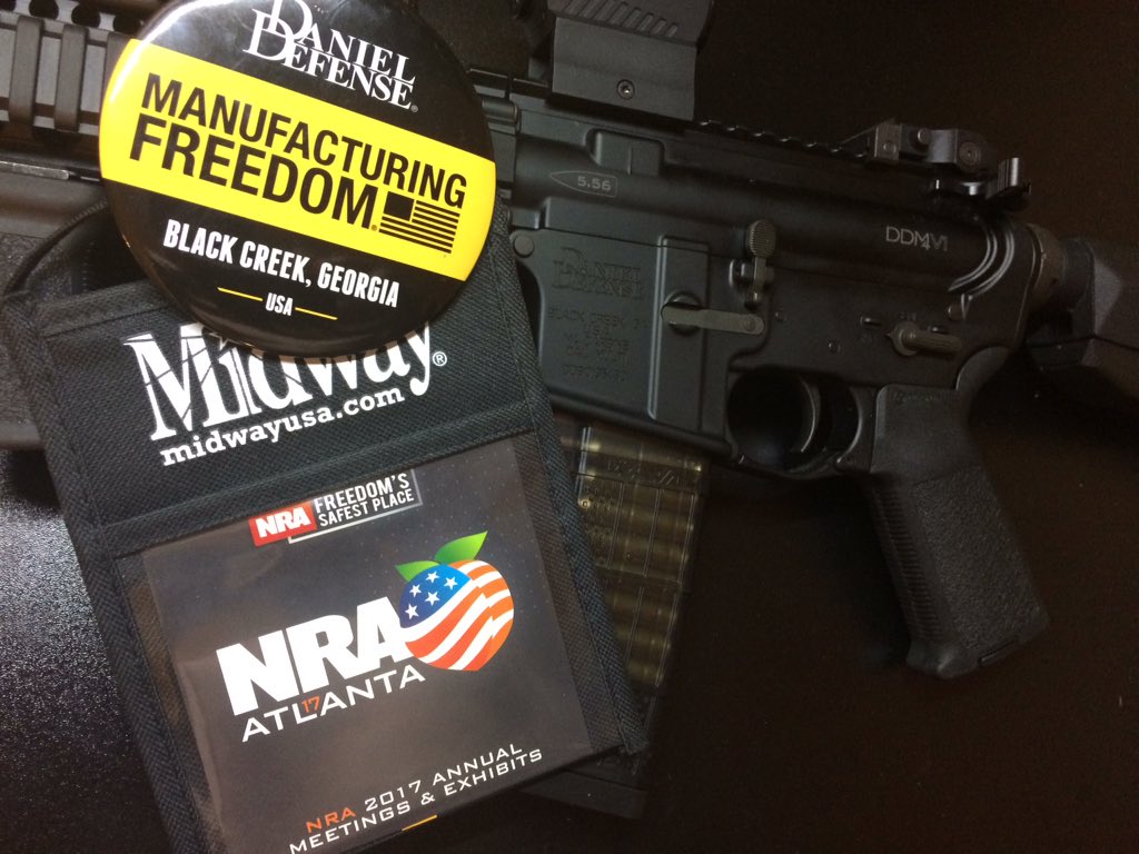 TyFrank33's tweet photo. @GanderOutdoors @DanielDefense Right along side my other one! #NRA2017 #DDM4V1 #2A #pewpew https://t.co/KKfpwYxm6x