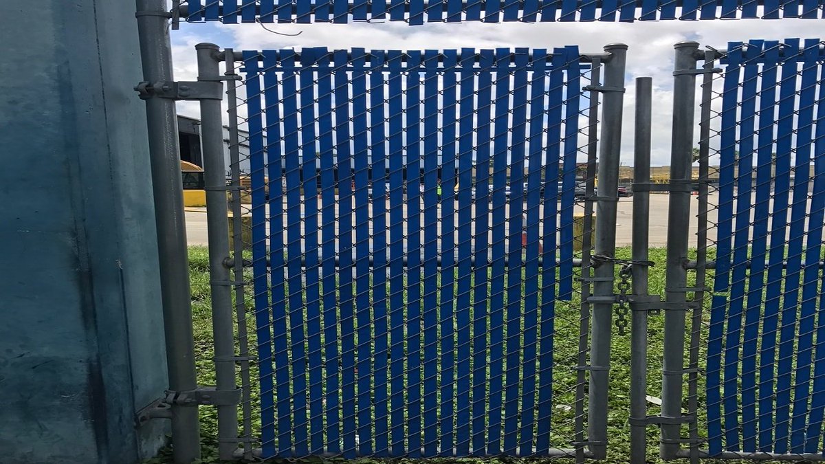 Decapitated body found at Hialeah garbage dump bit.ly/2xGZzzL?utm_me… https://t.co/jujlu2Nnh7