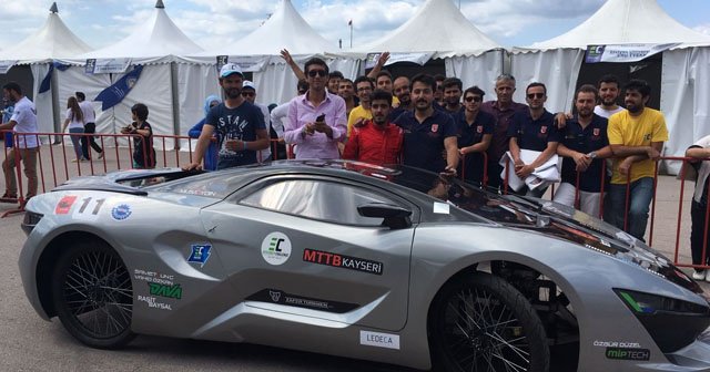 Öğrencilerin ürettiği elektrikli otomobil görücüye çıktı tgrthaber.com.tr/teknoloji/ogre…