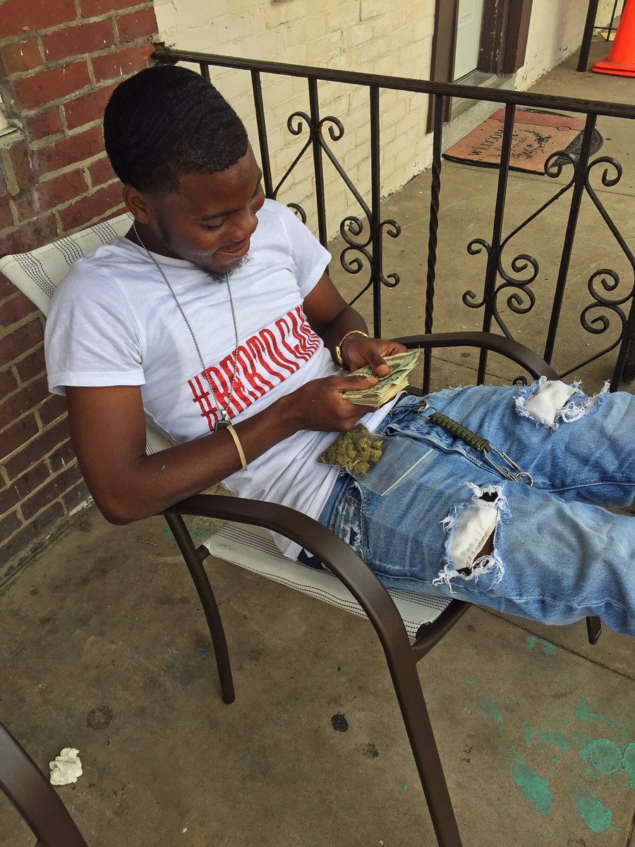 __rjc's tweet photo. I know these niggas upset, they ain't see me fall yet 🦅 # BertoSeason😈 https://t.co/gVzJdk7FNA