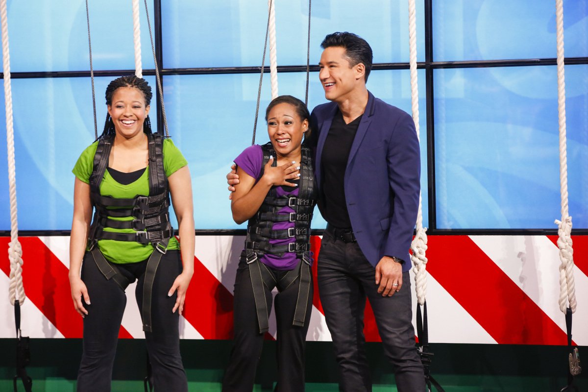 Siblings put their communication skills to the test on the massive Candy Crush boards! Catch up on #CandyCrushCBS: bit.ly/2gj9S9U