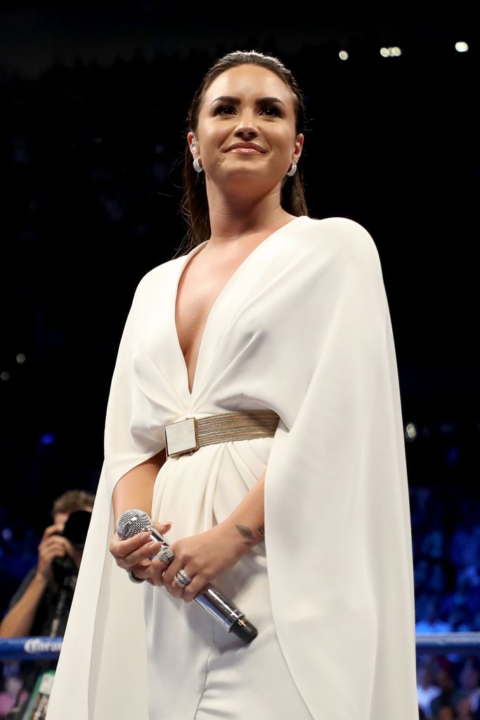 erinmgm's tweet photo. @ddlovato you absolutely slayed the national anthem. I actually cried. You have been a huge inspiration to me. https://t.co/wiavfwHqvd