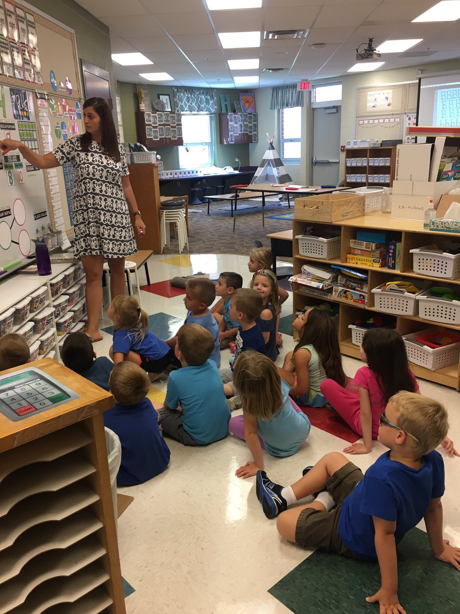 counselorkb's tweet photo. Calendar time @kb kindergarten @kinderhubb #KBCougars #LPSleads https://t.co/hn3QTdwGG4