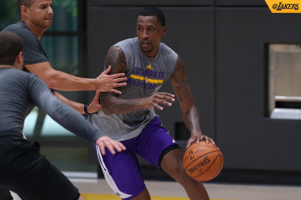 Lakers's tweet photo. .@CaldwellPope keeps pushing. #LakersWork https://t.co/wWPv2Gy0Da